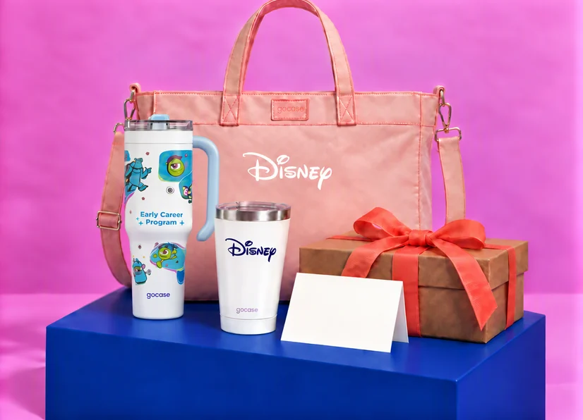 Presente de fim de ano Disney pela Gocase: tote, copo Life com arte do programa Early Career e copo Vibe